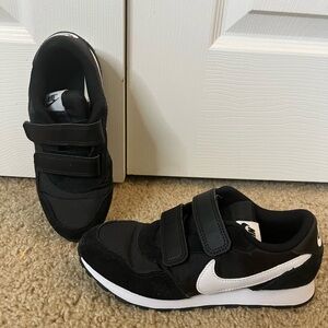 Kids MD Valiant PS Black White shoes, size 2Y